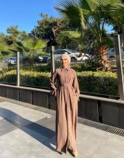 sütlü kahve krep kumaştır taş detaylı elbise önden düğmeli 44 bedene kadar 2